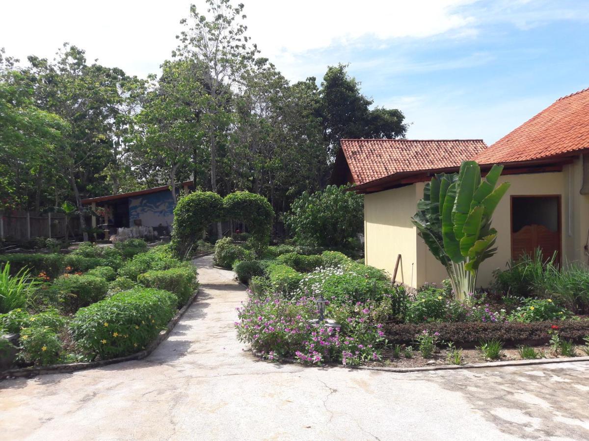 Marind Dive Eco Resort Waha Buitenkant foto
